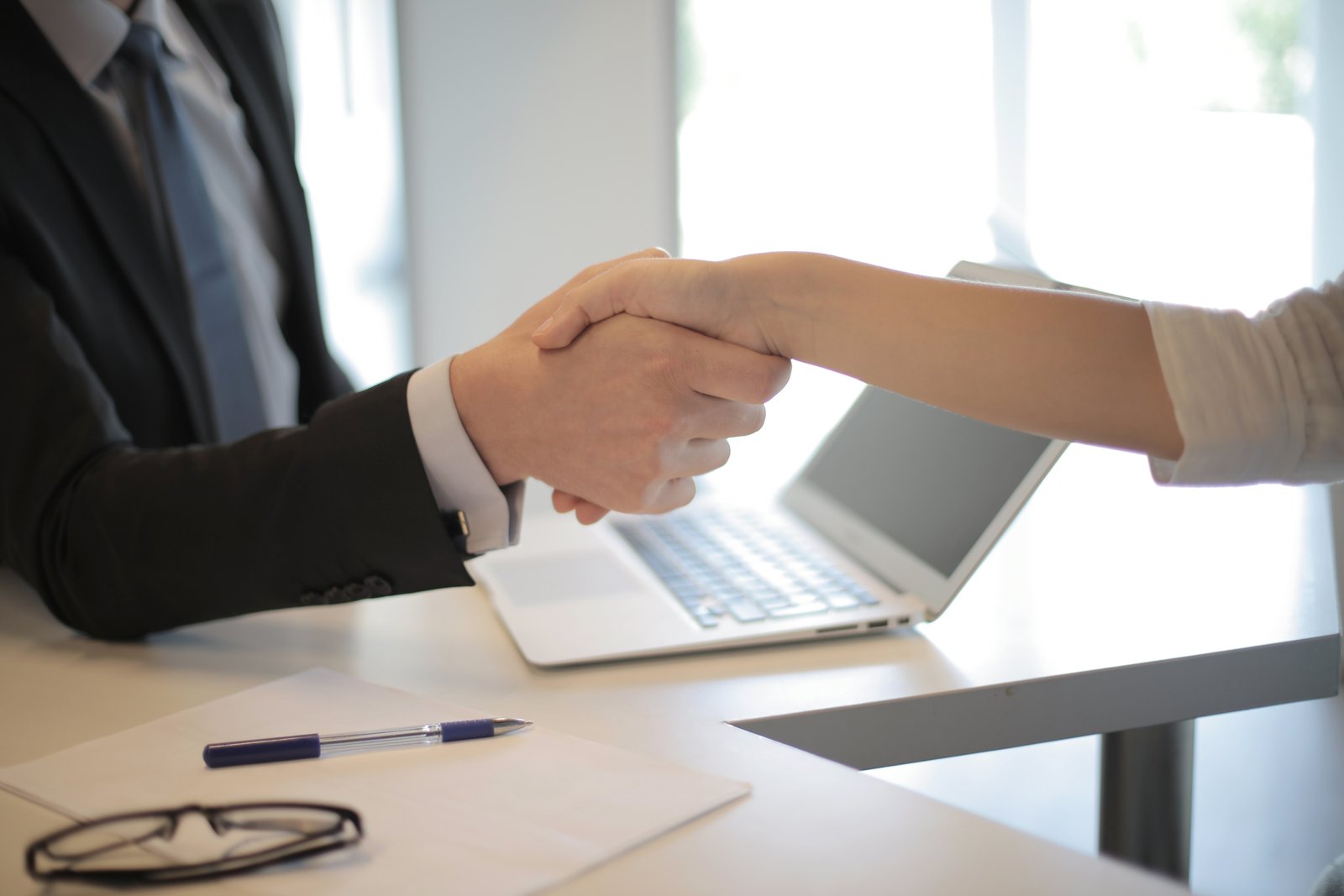 Dan 3 meses a empresas para eliminar la subcontratación
